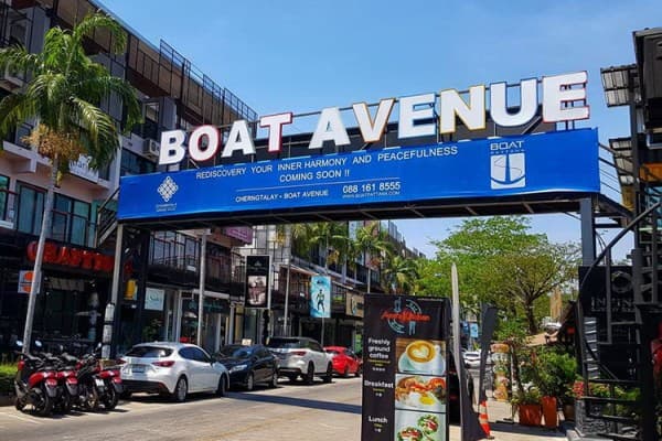 Boat Avenue Villa Market in Thailand