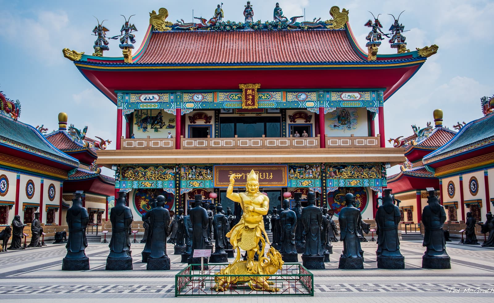 Anek Kuson Sala (Viharn Sien) in Thailand