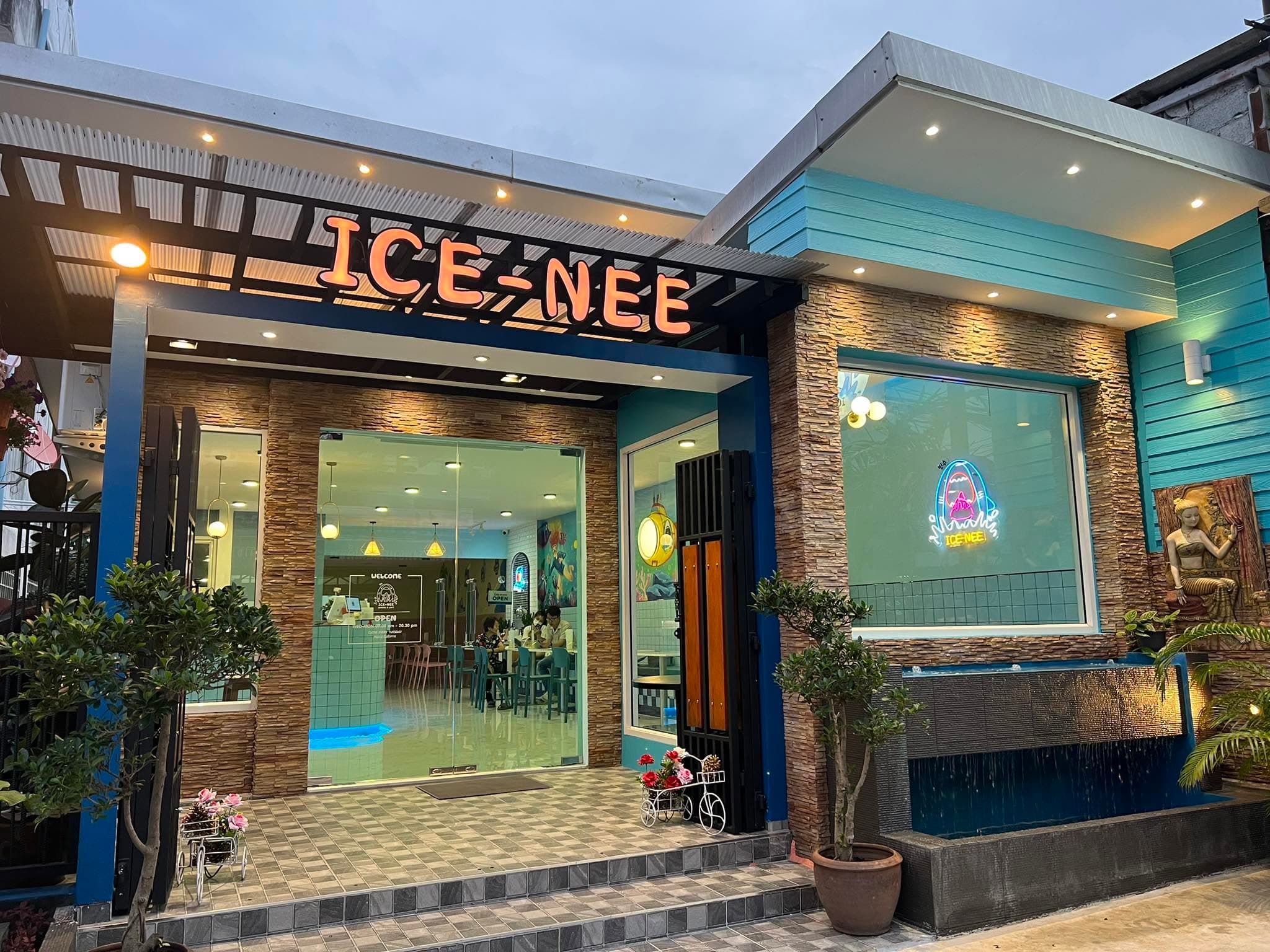 Ice-nee Bingsu & Cafe in Thailand